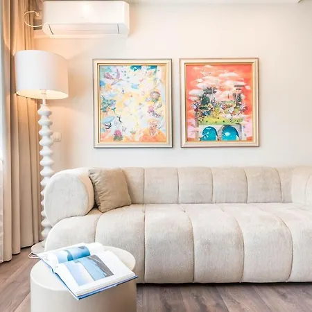 Designer 1br Near The Sea Garden, Chayka District Apartment *