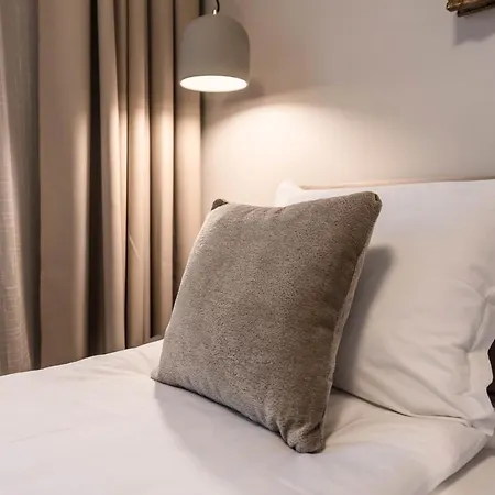 Designer 1br Near The Sea Garden, Chayka District Apartment *