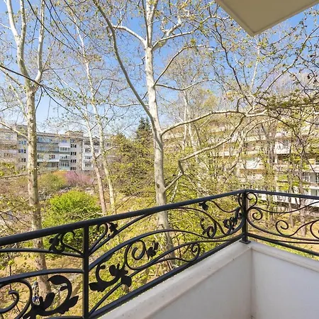Designer 1br Near The Sea Garden, Chayka District *