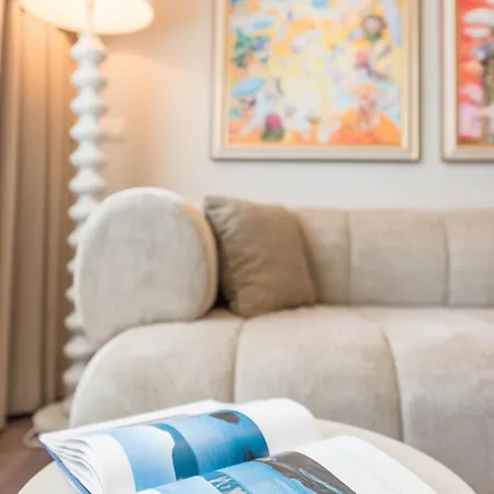 Designer 1br Near The Sea Garden, Chayka District Apartment